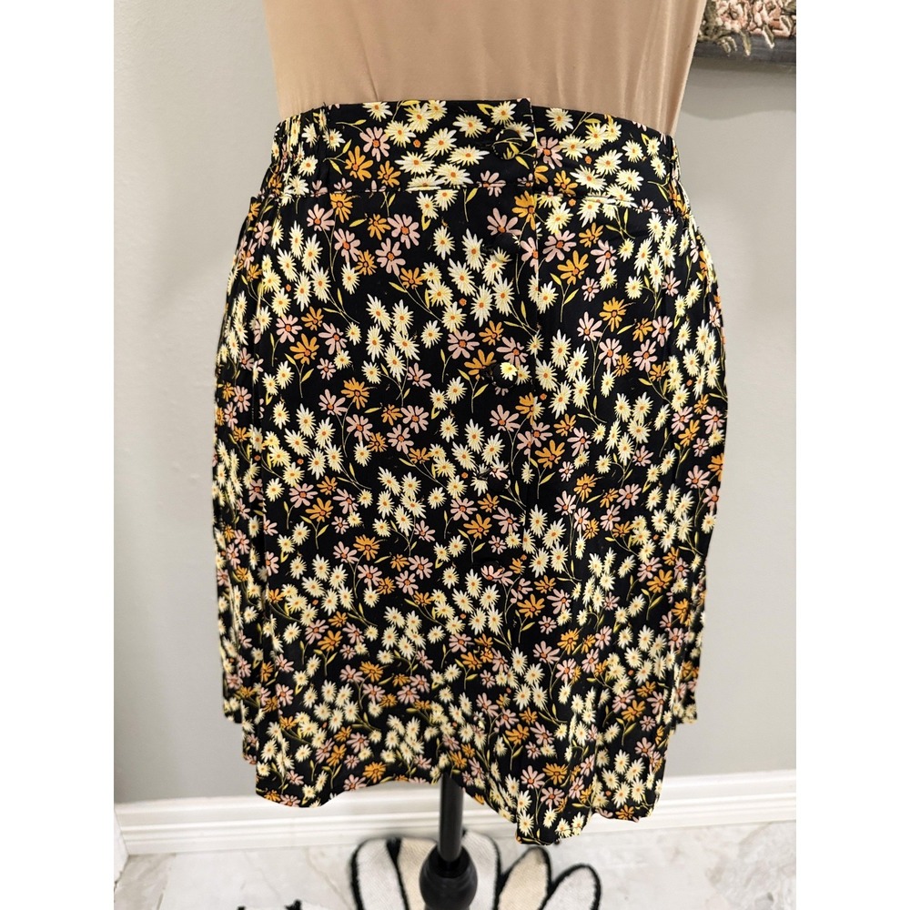 Urban Outfitters Skirt NWT‎ Womens XS Black Floral Pleated Button Skater Mini